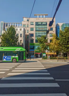밝고 즐거운 하루들 보내시길
