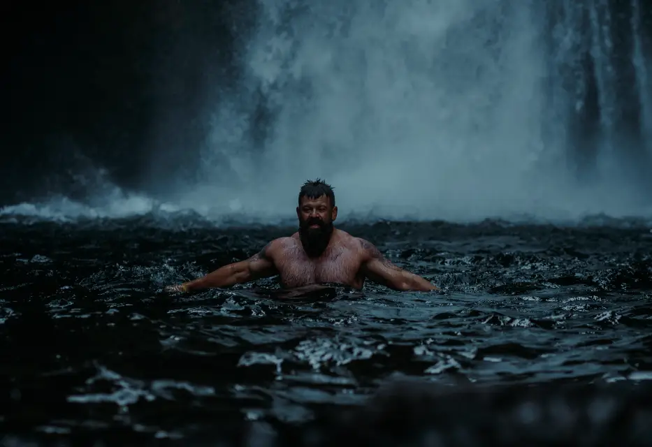 자신의 멘탈이 강하면 얼음 같은 물에도 들어갑니다