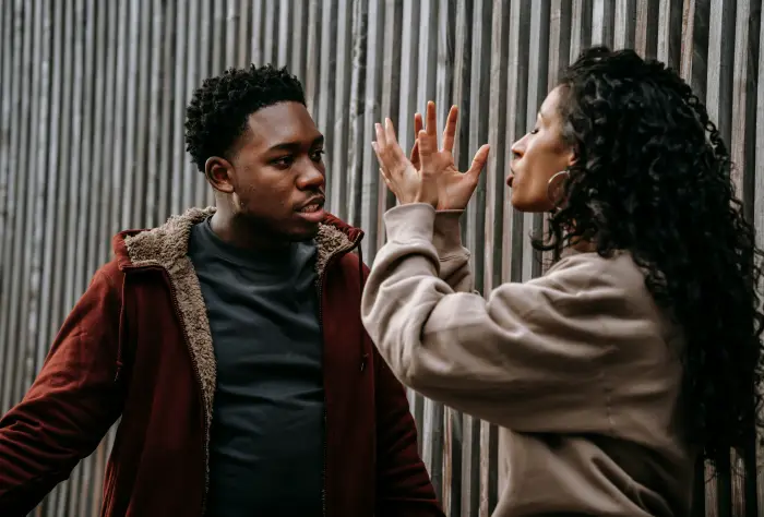 서로의 의견 충돌