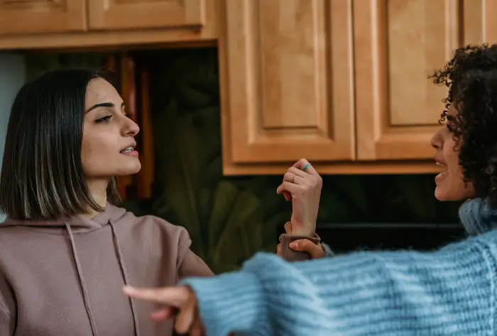 입장차이와 분노