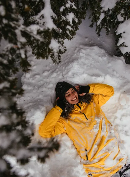 설원을 느끼는 여성